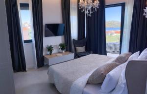 Amazing Home In Seget Vranjica