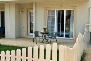 Pluto Studio w garden Cosmopolis