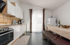 Stunning Apartment In Vrsi Mulo With Wifi 