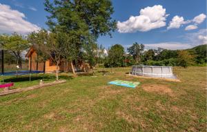 Stunning Home In Licko Petrovo Selo With Wifi