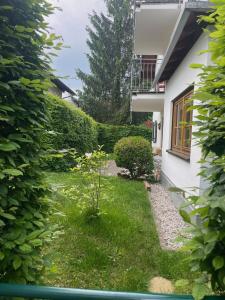Helle Gartenwohnung, 2 min zum See, in Herrsching