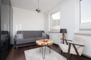 Stylowy Apartament w Warszawie Sypialnia & Parking w Garażu by Noclegi Renters
