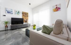 2 Bedroom Gorgeous Apartment In Zadar