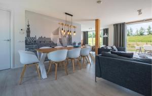 Four Bedroom Stunning Home In Kamperland