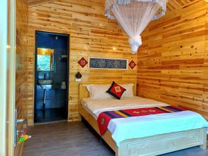 River mountain view homestay