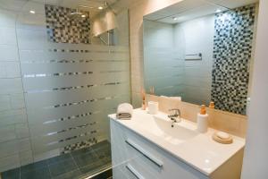 Seaviews & pool in center of Mijas Pueblo