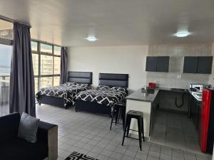 Self-Catering with Sea Views at 10 South