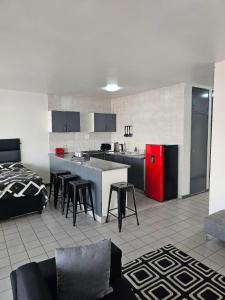 Self-Catering with Sea Views at 10 South