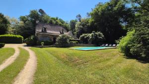 La Chaumiere avec piscine privée proche de Sarlat