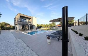 Beautiful Home In Debeljak