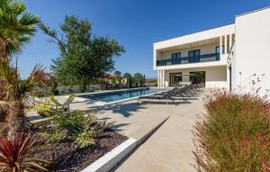 Gorgeous Home In Sikovo