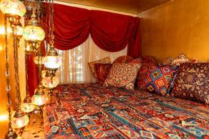 1001 Nights - Low Celling Studio in downtown