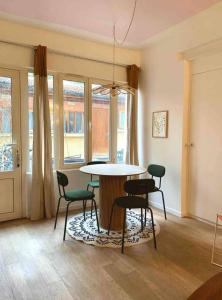 Ancien Atelier Artistique sur Cour Privée - Appartement Paisible en Rez-de-Chaussée - Unterkünfte ohne Kategorie in Paris