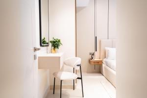 Stylish 3 BR with Prime location