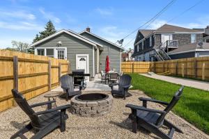 Downtown Fun Meets Ultimate Game Night - 3hvězdičkové hotely ve městě Muskegon