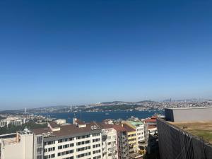 Lovely Penthouse, Sea View&Terrace in Taksim