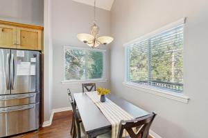 3BR Cabin with Grill and Fireplace - Near Hiking