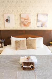 Great Balcony with 2 Beds Executive Unit