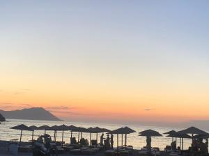 Stunning Two-Room Bungalow Milos Greece Panorama Sunset Infinity Pool AC