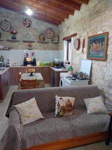 TRADITIONAL HOUSE ARSOS