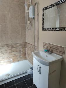 ref Os, Best rooms near City Centre, University & QMC