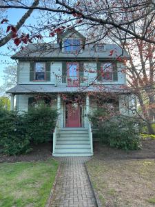 Spacious 4 Bedroom Victorian in Boston