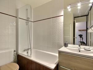 Studio 3 pers., vue pistes, au pied des pistes, balcon - FR-1-455-98