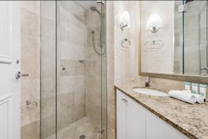 Spectacular Studio Apartment in Sydney CBD and Gym