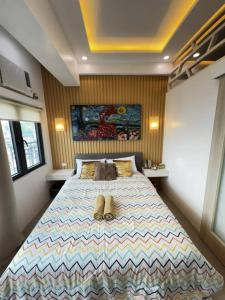 Modern 1 bedroom w Pool and City Views