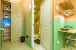 Economy Room with Private Bath near LRT Santolan Pasig