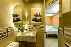 Economy Room with Private Bath near LRT Santolan Pasig