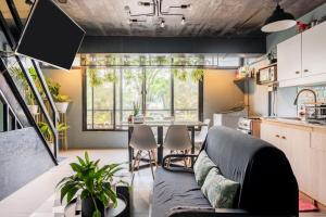 Economy Room with Private Bath near LRT Santolan Pasig