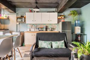 Economy Room with Private Bath near LRT Santolan Pasig