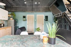 Economy Room with Private Bath near LRT Santolan Pasig