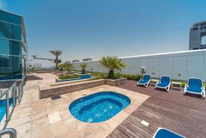 The Minimalist JLT Studio