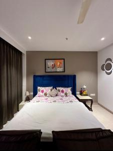 Ultra Lux Juccuzi Studio