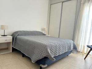 Cálido y céntrico departamento 5 opcional cochera