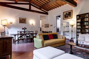 Farinata Apartment by Mamo Florence