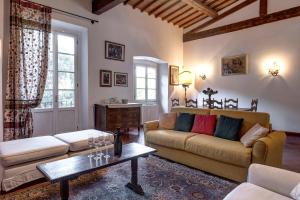 Farinata Apartment by Mamo Florence