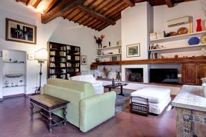 Farinata Apartment by Mamo Florence