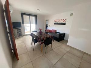 Dpto con vista a la plaza - Con Piscina y Gym en pleno centro