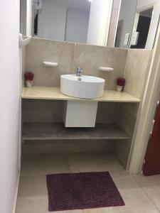 Dpto con vista a la plaza - Con Piscina y Gym en pleno centro