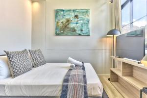 Modern, Sunfilled Urban Apt at The Harri wviews