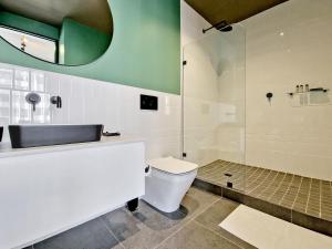 Luxurious hotel-type living couples retreat- pool