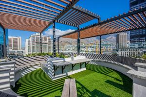 Luxurious hotel-type living couples retreat- pool