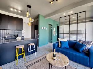 Light, sunny, fast wifi, central home with pool!