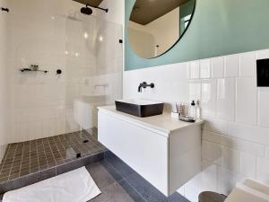 Light, sunny, fast wifi, central home with pool!