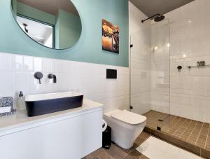 Trendy, secure, private balcony, Wifi & Smart TV