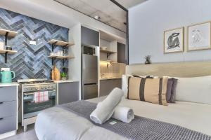 Secure, Fast Wifi, ideal for the Solo traveller!