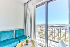 Stunning work pad on 1onAlbert- 601